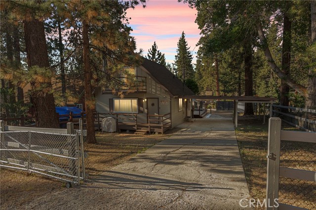 Detail Gallery Image 3 of 33 For 39309 Peak Ln, Big Bear Lake,  CA 92315 - 4 Beds | 3 Baths