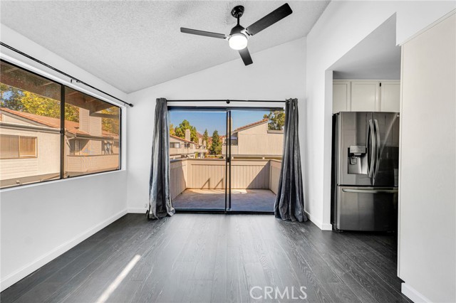 Detail Gallery Image 10 of 28 For 6508 Twin Circle Ln #1,  Simi Valley,  CA 93063 - 2 Beds | 1/1 Baths