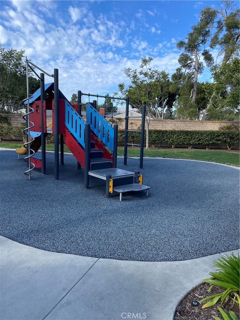 https://media.crmls.org/medias/444114b5-1456-418c-b7eb-c0dcaf527b43.jpg?preset=X-Large