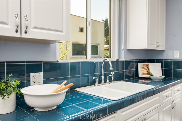2412 Santiago Street, Santa Ana CA: https://media.crmls.org/medias/444117ab-e9ce-463e-bdce-06cb410bd270.jpg