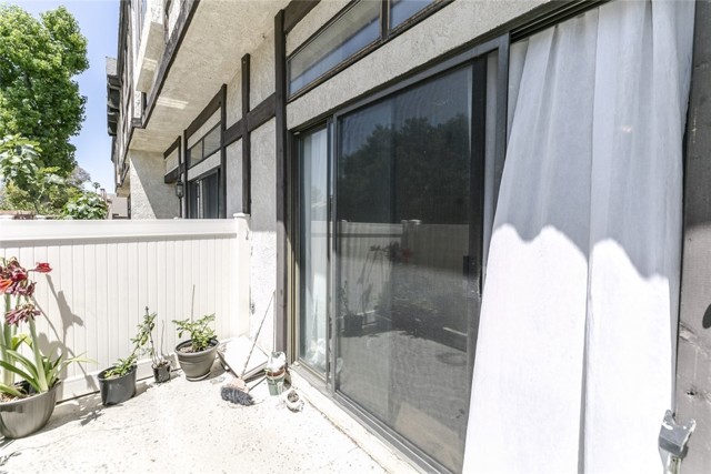Detail Gallery Image 7 of 41 For 20737 Roscoe Bld #102,  Winnetka,  CA 91306 - 3 Beds | 3 Baths