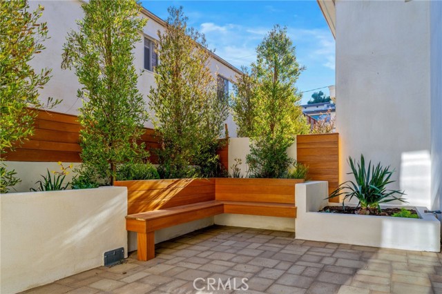 Detail Gallery Image 11 of 17 For 930 15th St #2,  Santa Monica,  CA 90403 - 3 Beds | 3/1 Baths