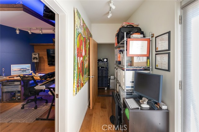 9107 Olin Street, Los Angeles CA: https://media.crmls.org/medias/44436bdd-06ce-465c-baeb-c01ed4380d12.jpg