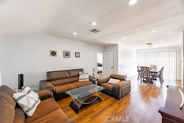 5805 Bucknell Avenue, Valley Village CA: https://media.crmls.org/medias/4443a7ce-3d6c-4f80-a823-36bc9590b080.jpg