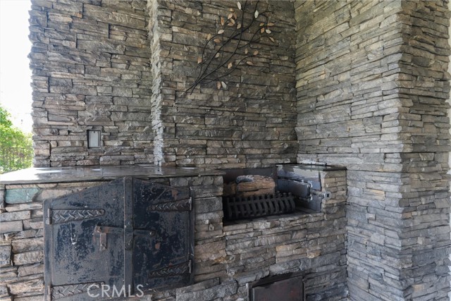 2528 N Orchard Drive, Burbank CA: https://media.crmls.org/medias/44441b88-8e7f-4a14-b168-d90d40de0436.jpg