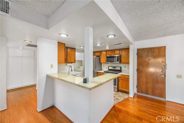 242 E Fern Ave, Redlands CA: https://media.crmls.org/medias/4444bdb6-8935-4dd3-83da-5083316af23d.jpg