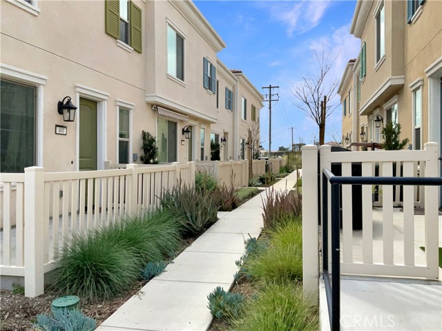 Detail Gallery Image 1 of 26 For 464 N Glenwood Ave, Rialto,  CA 92376 - 3 Beds | 2/1 Baths