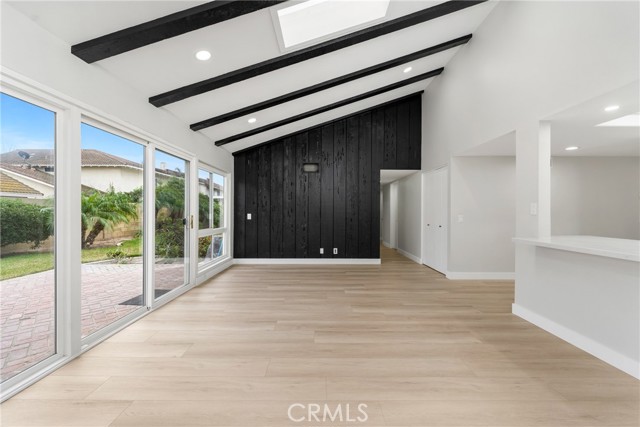 Image 9 of 25 For 9374 Fleetwood Street