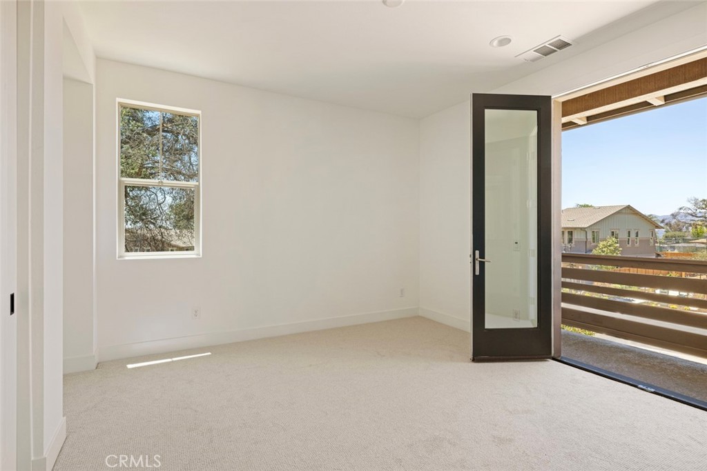 https://media.crmls.org/medias/4445131e-327c-4a1e-b535-f7676e79fa75.jpg?preset=X-Large
