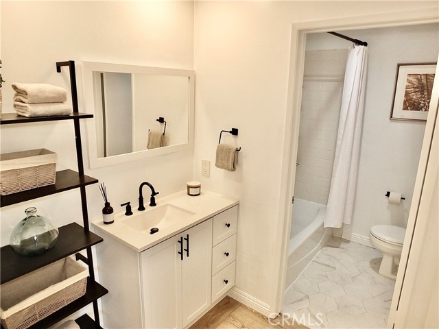 Detail Gallery Image 9 of 25 For 444 Obispo Ave #305,  Long Beach,  CA 90814 - 2 Beds | 2 Baths