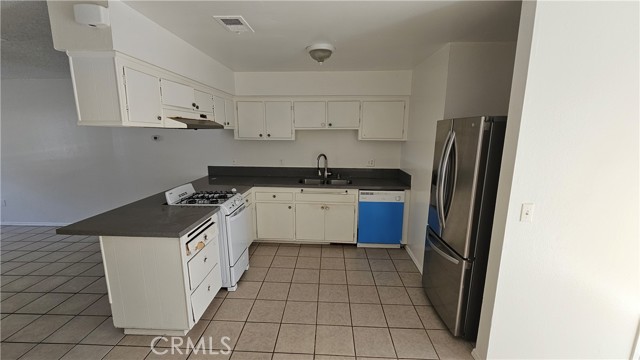 1140 Cero Court, Redlands CA: https://media.crmls.org/medias/44463480-8911-4a04-9f8f-d9875f9fde61.jpg