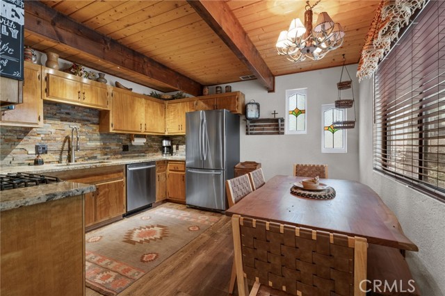 Detail Gallery Image 8 of 33 For 1700 Columbine Dr, Big Bear City,  CA 92314 - 3 Beds | 2/1 Baths