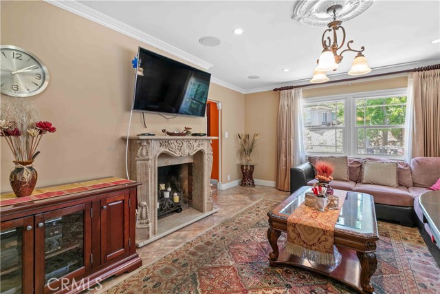 Detail Gallery Image 7 of 38 For 2741 E Glenoaks Bld, Glendale,  CA 91206 - 3 Beds | 2 Baths