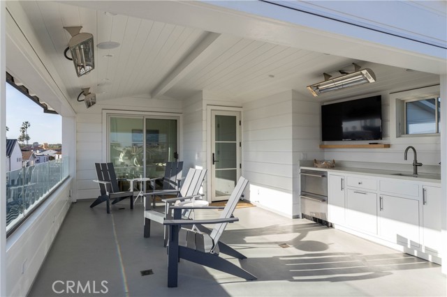 Detail Gallery Image 53 of 65 For 400 40th Street, Newport Beach,  CA 92663 - 7 Beds | 6/2 Baths