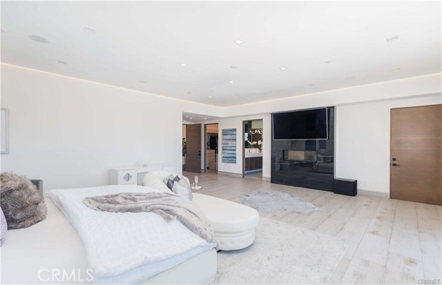5239 Avenida Hacienda, Tarzana CA: https://media.crmls.org/medias/4448f308-4fa2-4513-8805-6b8618f7c2b8.jpg