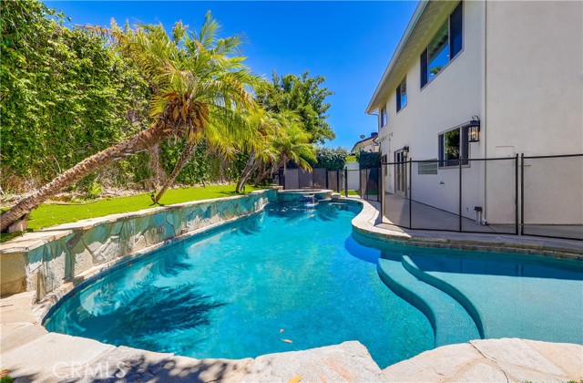 5528 Voletta Place, Valley Village CA: https://media.crmls.org/medias/44490599-a1f8-4ab7-b779-83502fc7907f.jpg