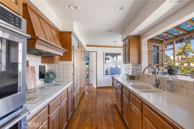 Detail Gallery Image 20 of 52 For 7836 W 81st, Playa Del Rey,  CA 90293 - 4 Beds | 2/1 Baths