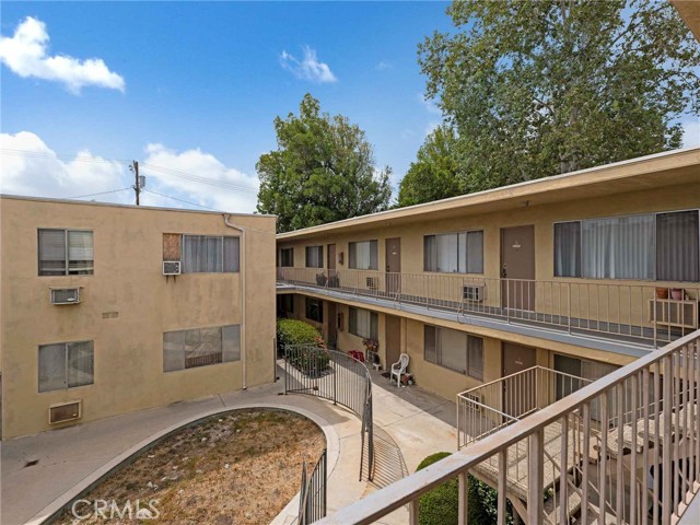 7049 Vassar Avenue, Canoga Park CA: https://media.crmls.org/medias/444a1511-cf74-47d1-bbea-6fff905fe52f.jpg