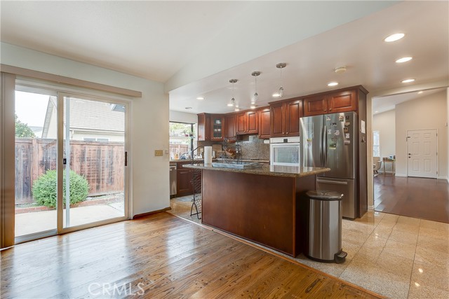 Detail Gallery Image 5 of 21 For 32 Blazing Star, Irvine,  CA 92604 - 5 Beds | 4 Baths