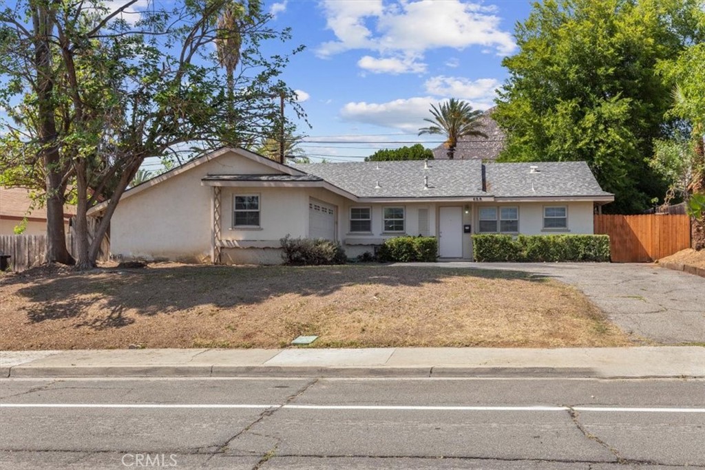 529 W Blaine Street