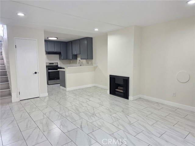 Detail Gallery Image 3 of 20 For 6911 Woodley #107,  Van Nuys,  CA 91406 - 1 Beds | 1 Baths