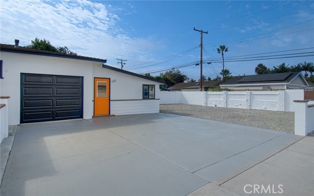 Detail Gallery Image 5 of 49 For 1745 Lake St, Huntington Beach,  CA 92648 - 4 Beds | 3 Baths