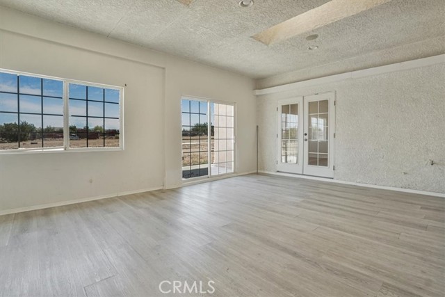 12771 Elm Street, Oak Hills CA: https://media.crmls.org/medias/444c6292-fa4d-4ffc-9687-94840378c119.jpg