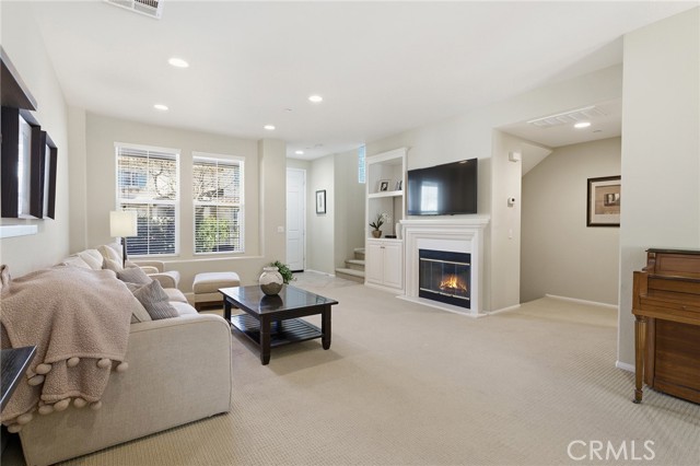 Detail Gallery Image 4 of 24 For 234 via Antonio, Newbury Park,  CA 91320 - 3 Beds | 2/1 Baths