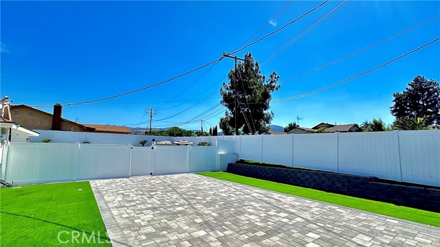 7401 Liberty Avenue, Corona CA: https://media.crmls.org/medias/444ca3e6-a38a-4643-95f0-611c55f00bc7.jpg