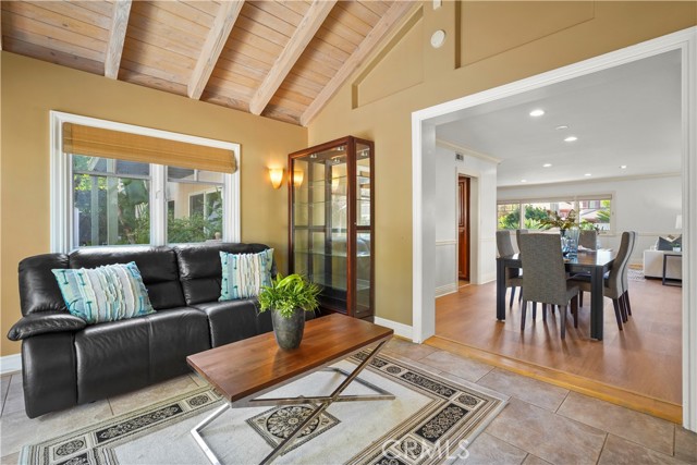 22550 Flamingo Street, Woodland Hills CA: https://media.crmls.org/medias/444d3b9e-6573-49cc-b058-06f1430a21cf.jpg