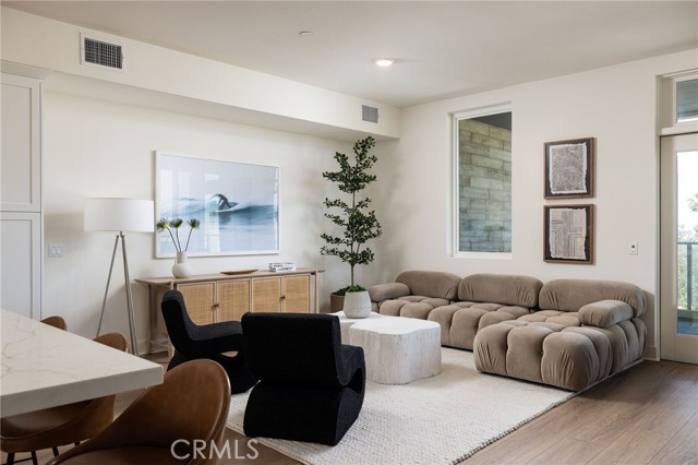 414 Main Street, Huntington Beach CA: https://media.crmls.org/medias/444df862-8b14-404e-94e3-d6962f1fae74.jpg