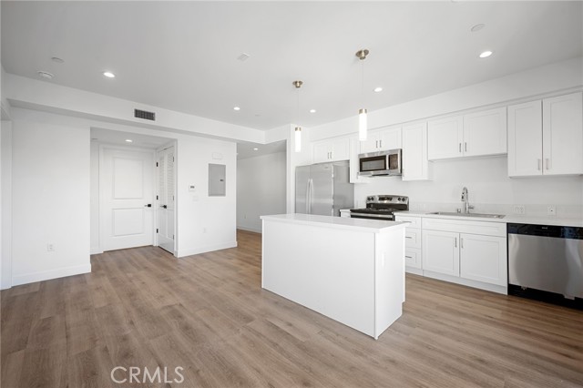 Detail Gallery Image 8 of 21 For 10657 Moorpark St #204,  North Hollywood,  CA 91602 - 2 Beds | 1 Baths