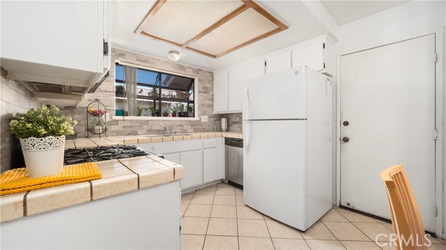 Detail Gallery Image 10 of 29 For 3458 Santa Barbara Ct, Palmdale,  CA 93550 - 2 Beds | 2 Baths