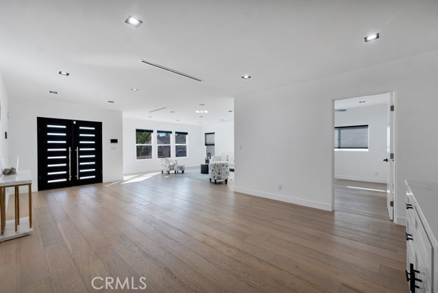 Detail Gallery Image 13 of 54 For 4941 Hesperia Ave, Encino,  CA 91316 - 5 Beds | 4 Baths