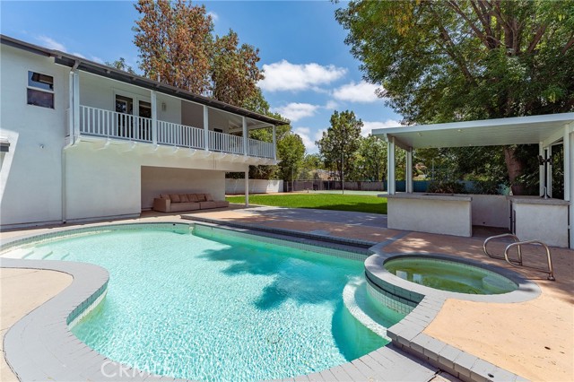 22904 Calvert Street, Woodland Hills CA: https://media.crmls.org/medias/445049b3-aff1-4708-899d-94b83853fbd9.jpg