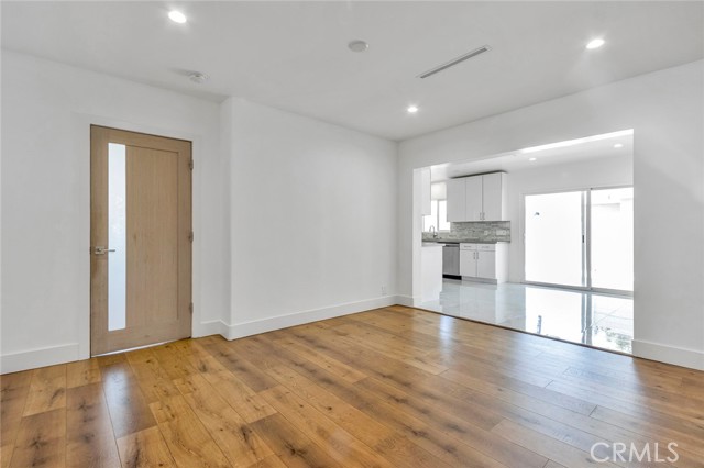 6015 Laurelgrove Avenue, North Hollywood CA: https://media.crmls.org/medias/4450c71f-78d8-4343-9462-40cfa84b4ed2.jpg