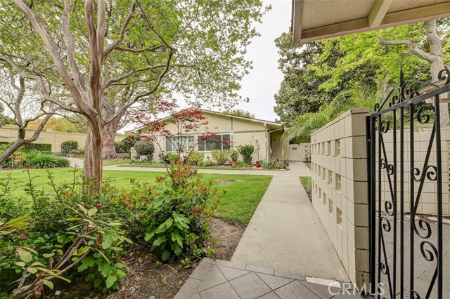 241 Calle Aragon, Laguna Woods CA: https://media.crmls.org/medias/4451569e-cd5c-44e9-bcee-e52e8c79663d.jpg