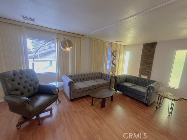 9391 California Avenue, Riverside CA: https://media.crmls.org/medias/445210ac-8cfc-4143-927f-873ddbcd4619.jpg