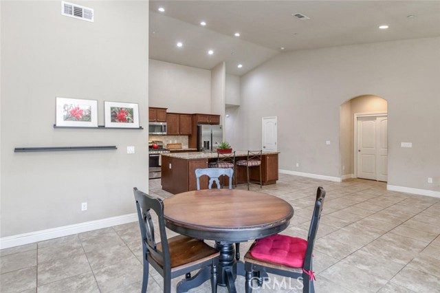 Detail Gallery Image 14 of 33 For 6808 W Lucas Dr, Fresno,  CA 93722 - 3 Beds | 2 Baths