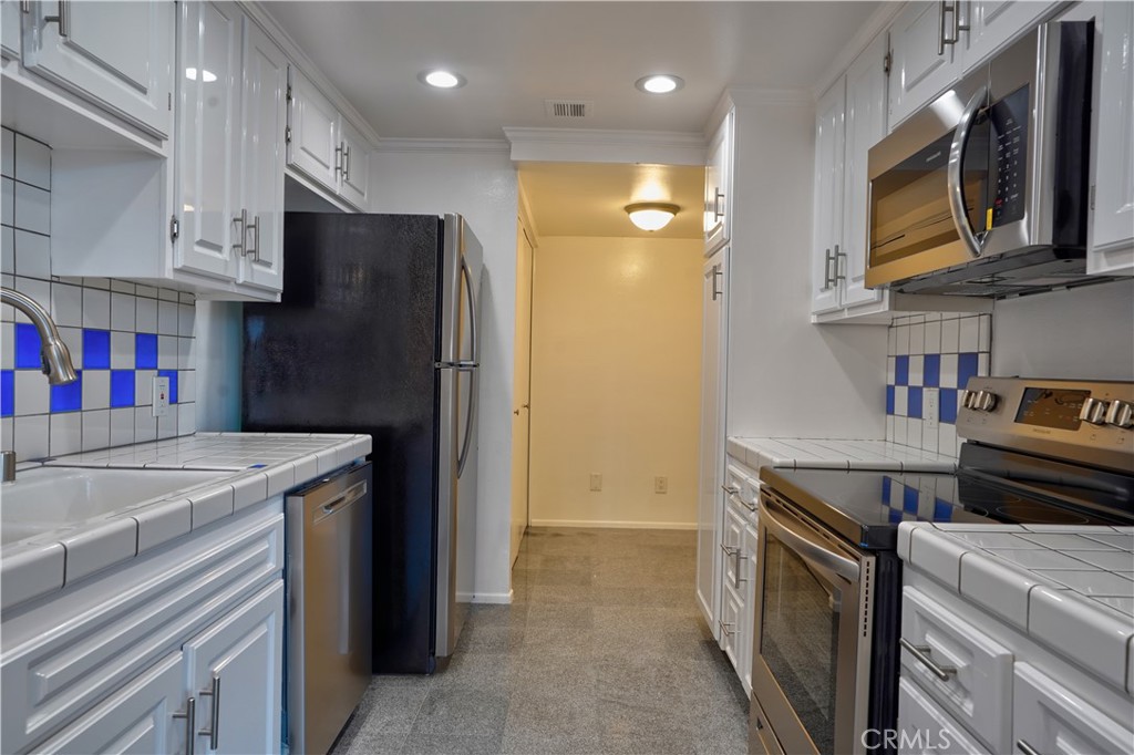 MLS #OC25238308 image #6