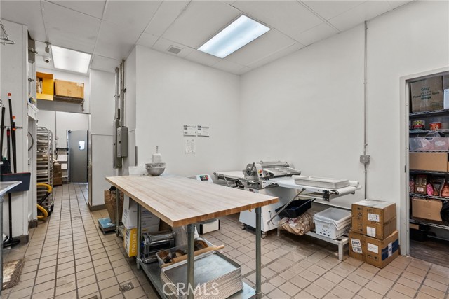 5466 Wilshire Boulevard, Los Angeles CA: https://media.crmls.org/medias/44538f0c-ce16-40f0-909d-87edc0cbfa02.jpg