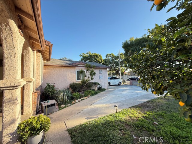 Detail Gallery Image 4 of 16 For 1605 W Wisteria Pl, Santa Ana,  CA 92703 - 3 Beds | 2/1 Baths