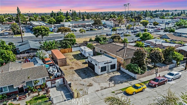 1704 W 2nd Street, Santa Ana, California 92703, ,Commercial Sale,For Sale,1704 W 2nd Street,CRPW24104564