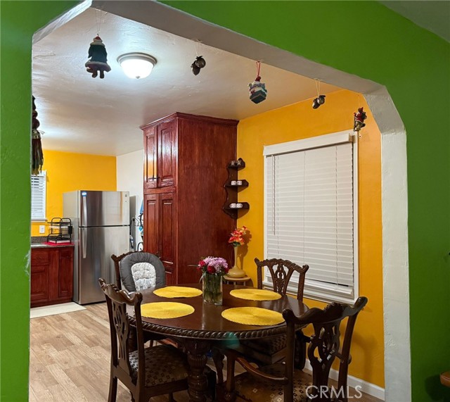 Detail Gallery Image 6 of 8 For 45052 Redwood Ave, Lancaster,  CA 93534 - 2 Beds | 2 Baths