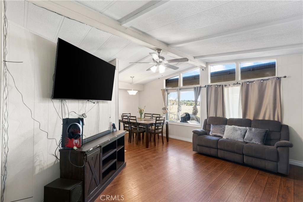 https://media.crmls.org/medias/4454cb38-038f-4f56-ad4f-1fb2acf5494f.jpg?preset=X-Large