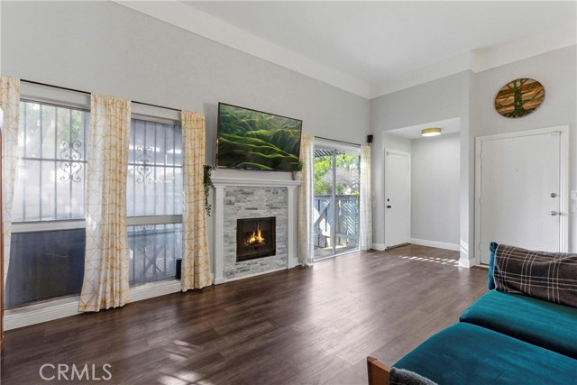 Detail Gallery Image 5 of 24 For 2100 W Palmyra #33,  Orange,  CA 92868 - 3 Beds | 1/1 Baths