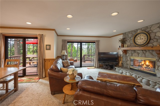 Detail Gallery Image 8 of 35 For 414 Pioneer Rd, Lake Arrowhead,  CA 92352 - 4 Beds | 2 Baths