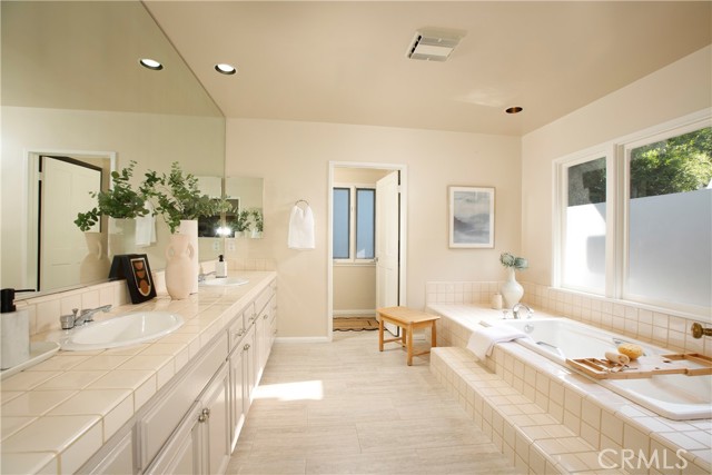 Detail Gallery Image 14 of 35 For 1624 Santa Barbara Ave, Glendale,  CA 91208 - 4 Beds | 3 Baths