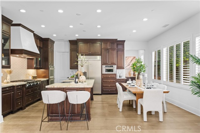 Detail Gallery Image 9 of 28 For 18 Windrow Rd, Tustin,  CA 92782 - 6 Beds | 5/1 Baths