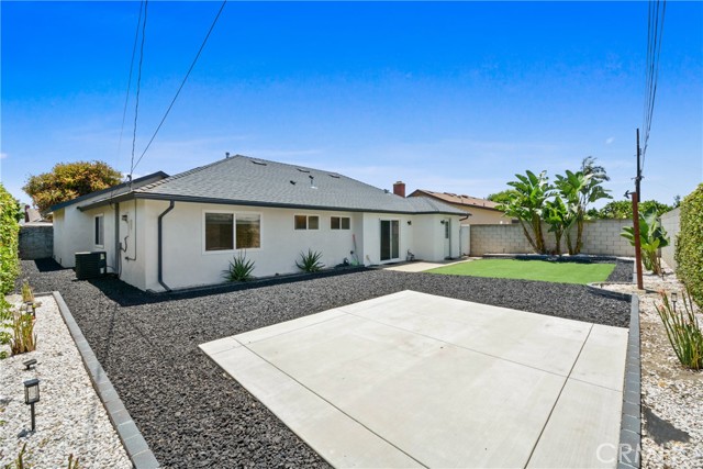 6091 Larchwood Drive, Huntington Beach CA: https://media.crmls.org/medias/445658dd-d9ac-45fe-a594-e586379ce774.jpg
